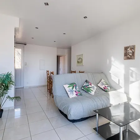 Apartment Courtille Sur *