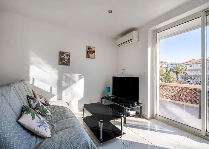 Apartment Courtille Sur