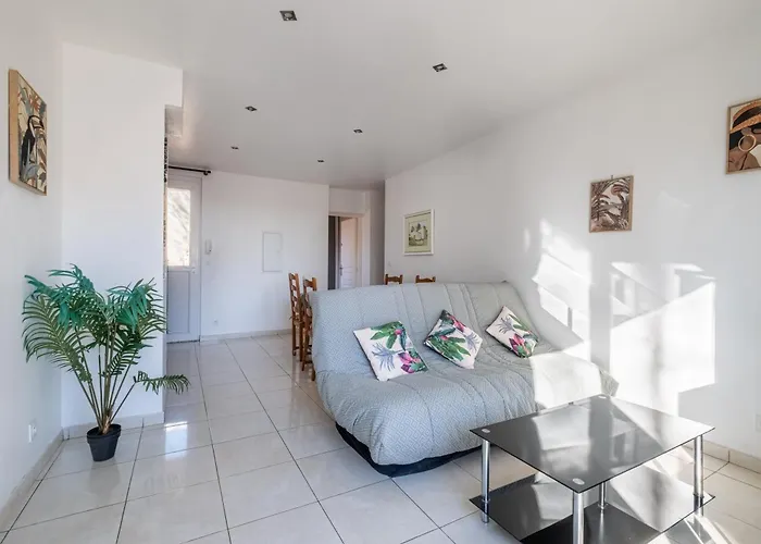 Apartment Courtille Sur *